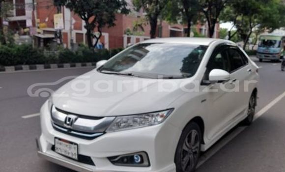Buy Used 2016 Honda Grace in Dhaka, Dhaka Buy Used 2016 Honda Grace in Dhaka, Dhaka