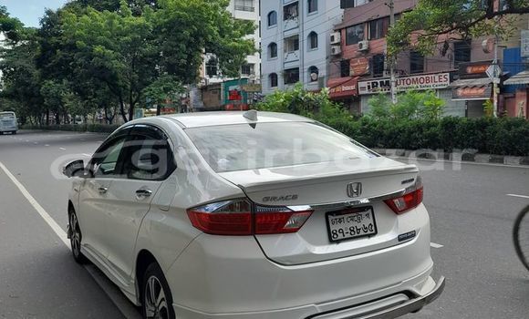 Buy Used 2016 Honda Grace in Dhaka, Dhaka Buy Used 2016 Honda Grace in Dhaka, Dhaka