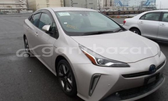 কেনা ব্যবহৃত Toyota prius a touring Beige গাড়ী মধ্যে ঢাকা মধ্যে Dhaka