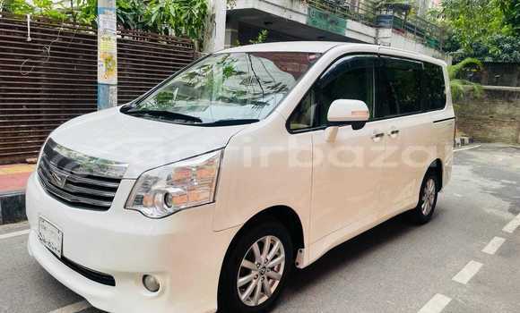 Buy Used 2021 Toyota Noah in Dhaka, Dhaka Buy Used 2021 Toyota Noah in Dhaka, Dhaka