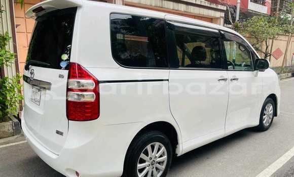 Buy Used 2021 Toyota Noah in Dhaka, Dhaka Buy Used 2021 Toyota Noah in Dhaka, Dhaka