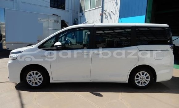 Buy Used 2022 Toyota Voxy in Dhaka, Dhaka Buy Used 2022 Toyota Voxy in Dhaka, Dhaka