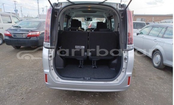 Buy Used 2021 Toyota Noah in Dhaka, Dhaka Buy Used 2021 Toyota Noah in Dhaka, Dhaka