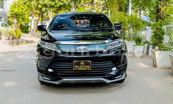 Buy Used 2021 Toyota Harrier in Dhaka, Dhaka Buy Used 2021 Toyota Harrier in Dhaka, Dhaka