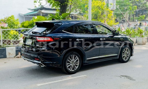 Buy Used 2021 Toyota Harrier in Dhaka, Dhaka Buy Used 2021 Toyota Harrier in Dhaka, Dhaka