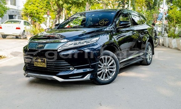 Buy Used 2021 Toyota Harrier in Dhaka, Dhaka Buy Used 2021 Toyota Harrier in Dhaka, Dhaka
