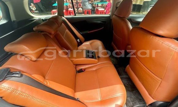 Buy Used 2010 Toyota Axio fielder in Dhaka, Dhaka Buy Used 2010 Toyota Axio fielder in Dhaka, Dhaka
