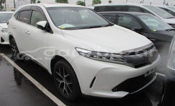 Buy Used 2016 Toyota Harrier in Dhaka, Dhaka Buy Used 2016 Toyota Harrier in Dhaka, Dhaka