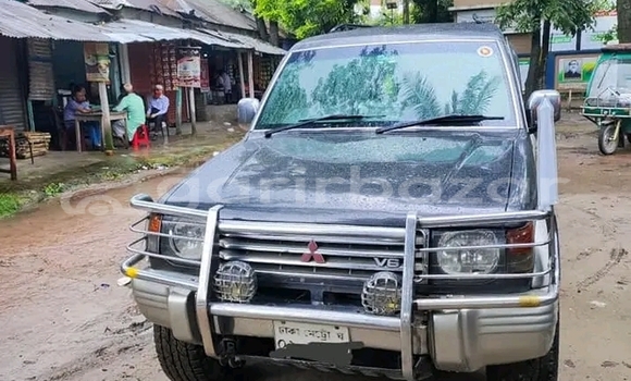 Buy Used Mitsubishi Pajero in Baniachang, Habiganj Buy Used Mitsubishi Pajero in Baniachang, Habiganj