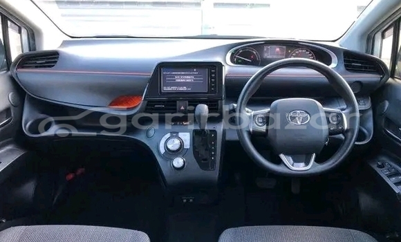 Buy Used Toyota Sienna in Bandarban, Bandarban Buy Used Toyota Sienna in Bandarban, Bandarban