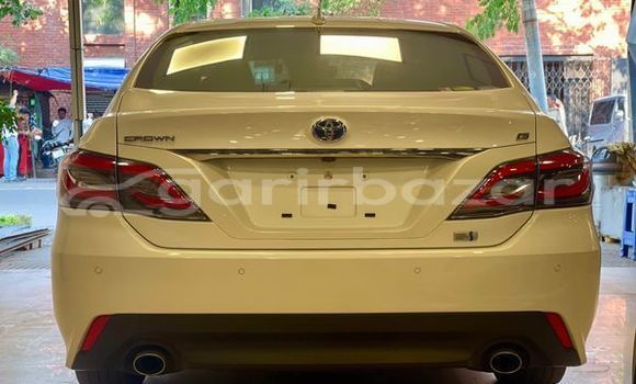 Buy Used 2018 Toyota Crown in Dhaka, Dhaka Buy Used 2018 Toyota Crown in Dhaka, Dhaka