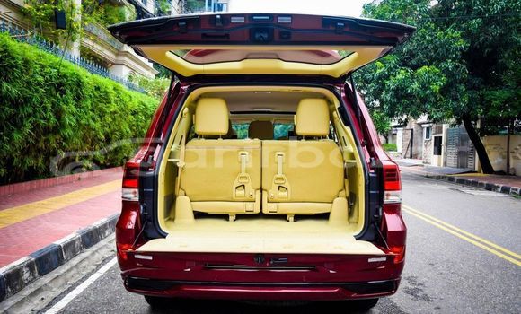 Buy Used 2021 Toyota Land Cruiser in Dhaka, Dhaka Buy Used 2021 Toyota Land Cruiser in Dhaka, Dhaka