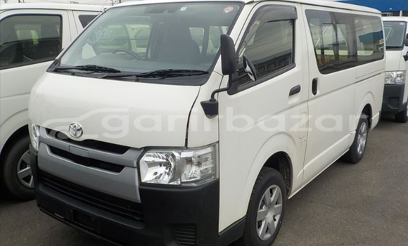 কেনা আমদানি Toyota hiace dx White গাড়ী মধ্যে ঢাকা মধ্যে Dhaka