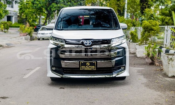 Buy Used 2021 Toyota Noah in Dhaka, Dhaka Buy Used 2021 Toyota Noah in Dhaka, Dhaka