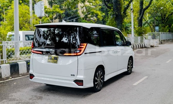 Buy Used 2021 Toyota Noah in Dhaka, Dhaka Buy Used 2021 Toyota Noah in Dhaka, Dhaka