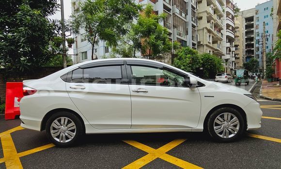 কেনা আমদানি Honda Grace Pearl গাড়ী মধ্যে ঢাকা মধ্যে Dhaka