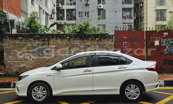 Buy Import 2019 Honda Grace in Dhaka, Dhaka Buy Import 2019 Honda Grace in Dhaka, Dhaka