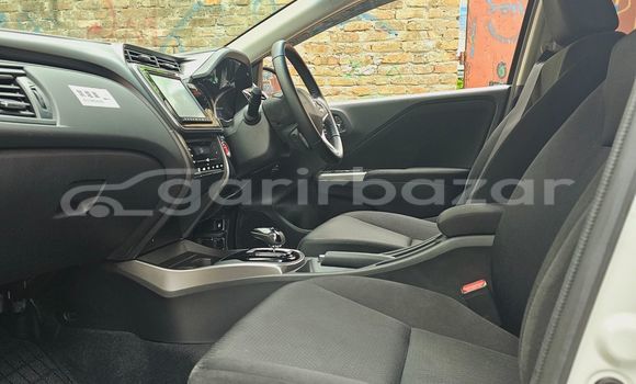Buy Import 2019 Honda Grace in Dhaka, Dhaka Buy Import 2019 Honda Grace in Dhaka, Dhaka