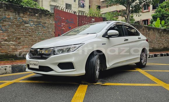 Buy Import 2019 Honda Grace in Dhaka, Dhaka Buy Import 2019 Honda Grace in Dhaka, Dhaka