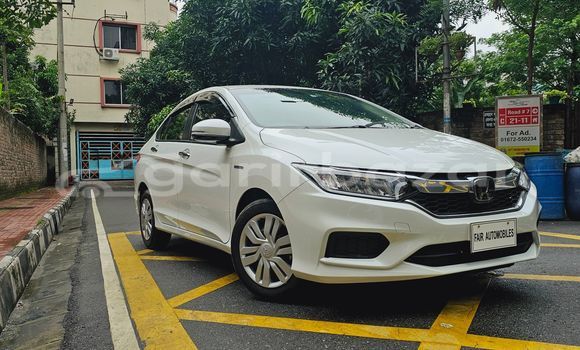 Buy Import 2019 Honda Grace in Dhaka, Dhaka Buy Import 2019 Honda Grace in Dhaka, Dhaka