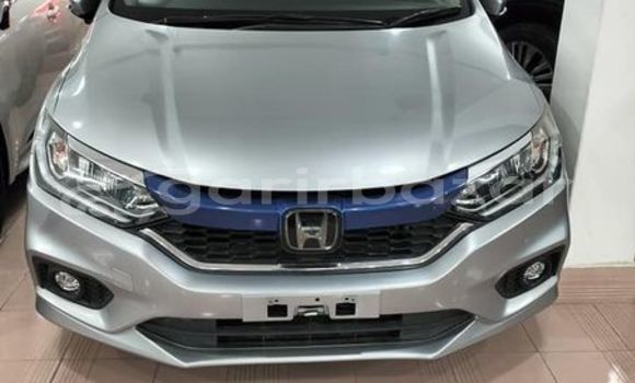 Buy Used 2019 Honda Grace in Dhaka, Dhaka Buy Used 2019 Honda Grace in Dhaka, Dhaka