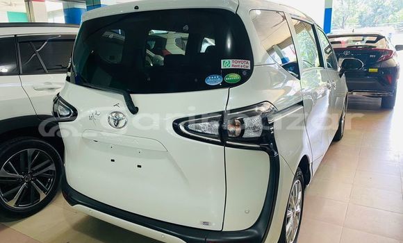 Buy Used 2021 Toyota sienta in Dhaka, Dhaka Buy Used 2021 Toyota sienta in Dhaka, Dhaka