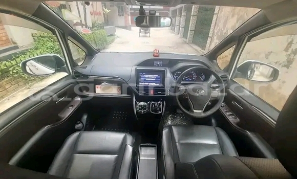 কেনা ব্যবহৃত Toyota Noah White গাড়ী মধ্যে ভোলা মধ্যে Bhola কেনা ব্যবহৃত Toyota Noah White গাড়ী মধ্যে ভোলা মধ্যে Bhola