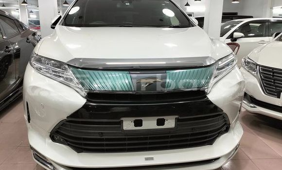 কেনা ব্যবহৃত Toyota harrier premium Pearl গাড়ী মধ্যে ঢাকা মধ্যে Dhaka