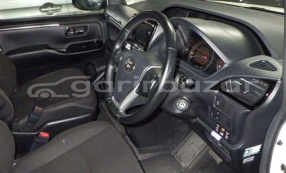 Buy Used 2022 Toyota Esquire in Alamdanga, Chuadanga Buy Used 2022 Toyota Esquire in Alamdanga, Chuadanga