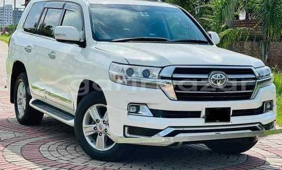 Buy Used 2013 Toyota Land Cruiser in Dhaka, Dhaka Buy Used 2013 Toyota Land Cruiser in Dhaka, Dhaka