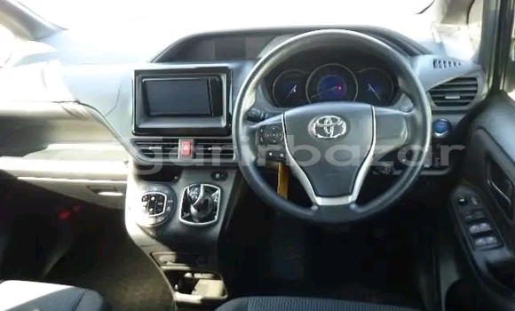 Buy Used Toyota Voxy in Bagerhat, Khulna Buy Used Toyota Voxy in Bagerhat, Khulna
