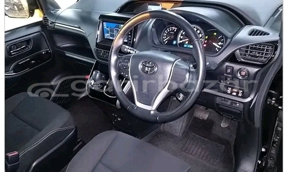 Buy Used Toyota Esquire in Bhaluka, Maimansingh Buy Used Toyota Esquire in Bhaluka, Maimansingh