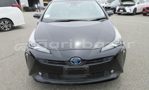 কেনা ব্যবহৃত Toyota prius a touring Black গাড়ী মধ্যে ঢাকা মধ্যে Dhaka