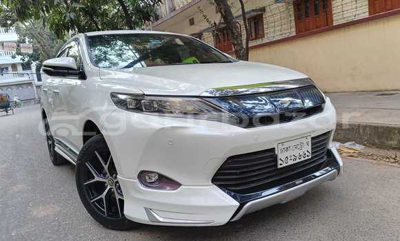 Buy Used 2022 Toyota Harrier in Dhaka, Dhaka Buy Used 2022 Toyota Harrier in Dhaka, Dhaka