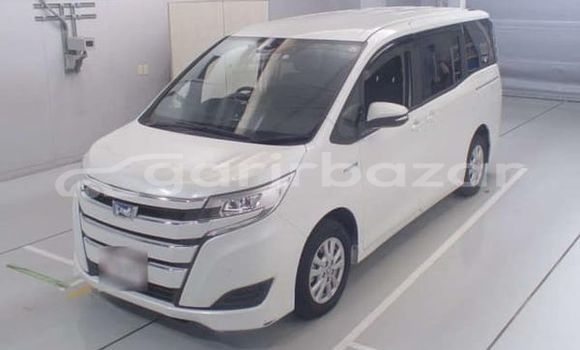Buy Used 2019 Toyota Noah in Dhaka, Dhaka Buy Used 2019 Toyota Noah in Dhaka, Dhaka