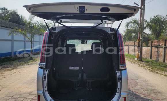 Buy Used 2020 Toyota Esquire in Dhaka, Dhaka Buy Used 2020 Toyota Esquire in Dhaka, Dhaka