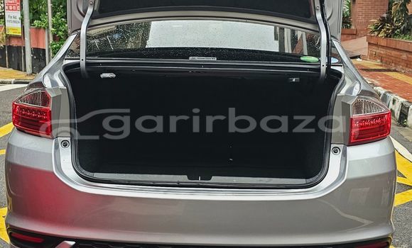 Buy Import 2019 Honda Grace in Dhaka, Dhaka Buy Import 2019 Honda Grace in Dhaka, Dhaka