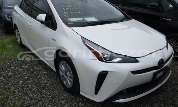 কেনা আমদানি Toyota Prius Pearl গাড়ী মধ্যে ঢাকা মধ্যে Dhaka