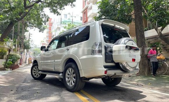 Buy Used 2011 Mitsubishi pajero in Dhaka, Dhaka Buy Used 2011 Mitsubishi pajero in Dhaka, Dhaka