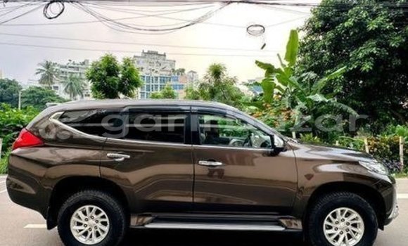Buy Used 2017 Mitsubishi pajero in Dhaka, Dhaka Buy Used 2017 Mitsubishi pajero in Dhaka, Dhaka