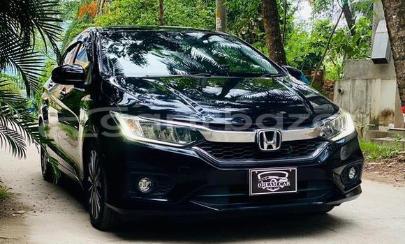Buy Used 2018 Honda Grace in Dhaka, Dhaka Buy Used 2018 Honda Grace in Dhaka, Dhaka