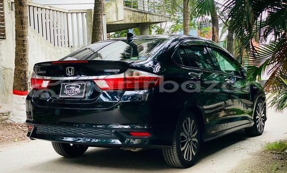 Buy Used 2018 Honda Grace in Dhaka, Dhaka Buy Used 2018 Honda Grace in Dhaka, Dhaka