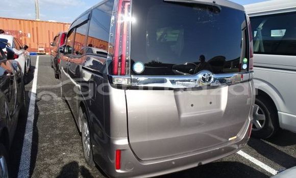 Buy Used 2020 Toyota Noah in Dhaka, Dhaka Buy Used 2020 Toyota Noah in Dhaka, Dhaka