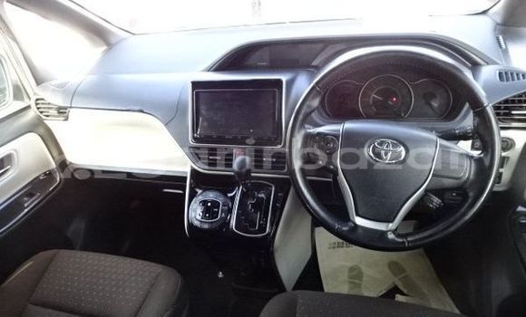 Buy Used 2020 Toyota Noah in Dhaka, Dhaka Buy Used 2020 Toyota Noah in Dhaka, Dhaka