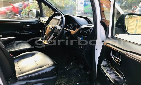 কেনা ব্যবহৃত Toyota Esquire White গাড়ী মধ্যে ঢাকা মধ্যে Dhaka কেনা ব্যবহৃত Toyota Esquire White গাড়ী মধ্যে ঢাকা মধ্যে Dhaka