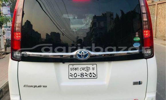 কেনা ব্যবহৃত Toyota Esquire White গাড়ী মধ্যে ঢাকা মধ্যে Dhaka কেনা ব্যবহৃত Toyota Esquire White গাড়ী মধ্যে ঢাকা মধ্যে Dhaka
