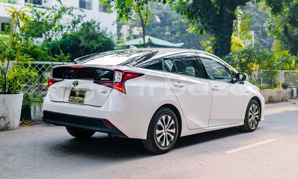 Buy Used 2019 Toyota prius in Dhaka, Dhaka Buy Used 2019 Toyota prius in Dhaka, Dhaka
