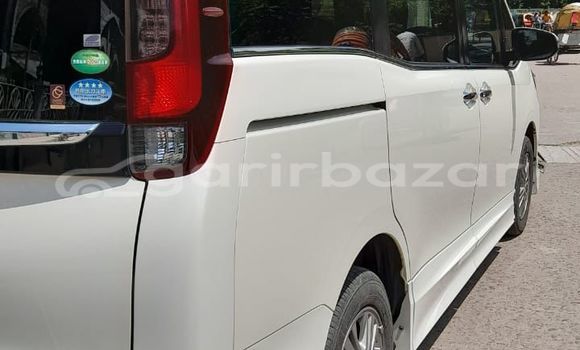 Buy Used 2014 Toyota esquire gi premium in Dhaka, Dhaka Buy Used 2014 Toyota esquire gi premium in Dhaka, Dhaka