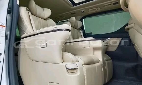 Buy Used Toyota Alphard in Bochanganj, Dinajpur Buy Used Toyota Alphard in Bochanganj, Dinajpur