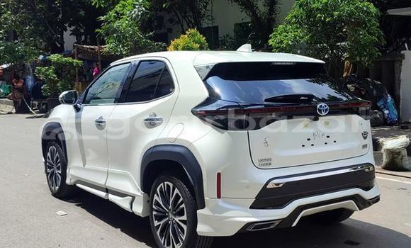 কেনা ব্যবহৃত Toyota yaris cross z pkg Pearl গাড়ী মধ্যে ঢাকা মধ্যে Dhaka